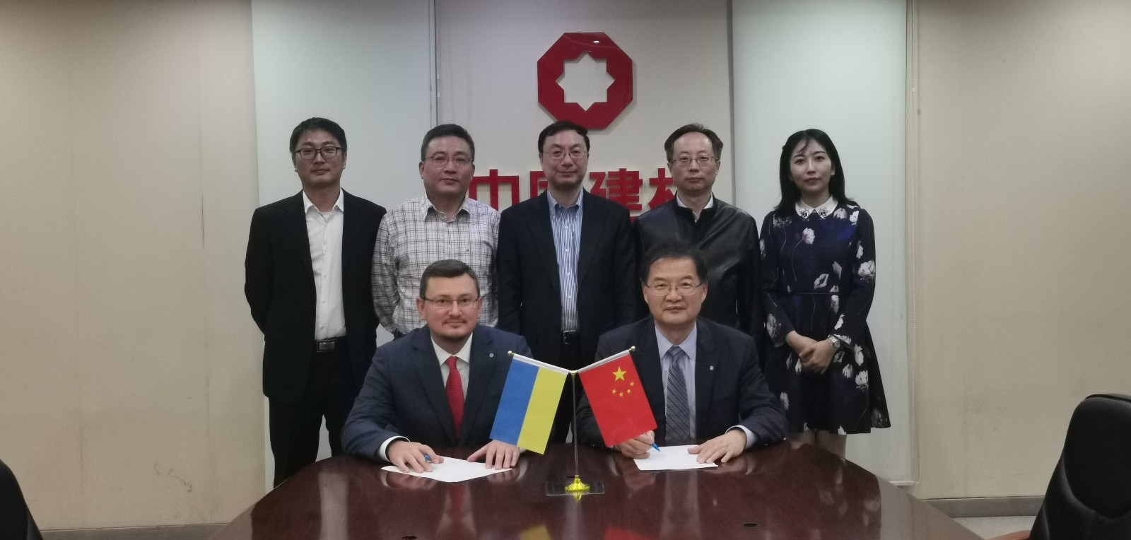 19111151吃瓜
工程集团签署乌克兰600td浮法玻璃总包合同.jpg