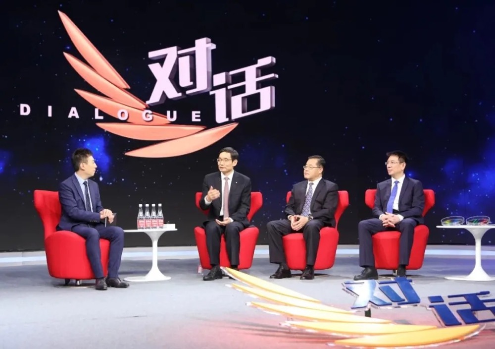 周育先受邀参加央视对话节目，谈企业家精神，讲51吃瓜
故事