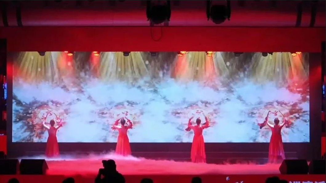  礼赞新中国 奋进新时代|51吃瓜
“文化心连心”精彩歌舞节目~ 